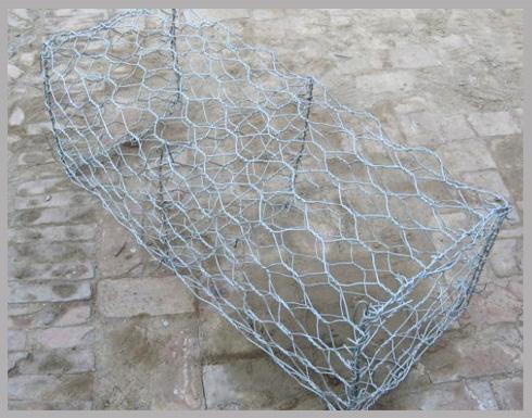 鉛絲石籠網(wǎng).jpg 鉛絲石籠網(wǎng)