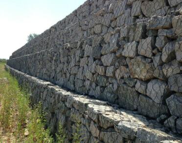 TIM截圖20190109112712.jpg 格賓石籠網(wǎng)在護(hù)岸固堤方面扮演著重要的角色